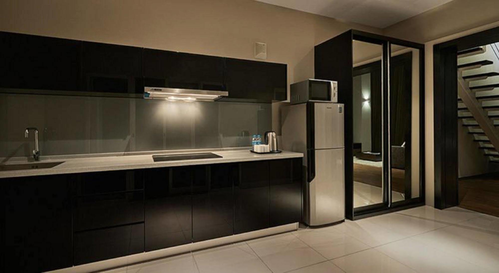 Maritime Luxury Suites George Town Eksteriør billede