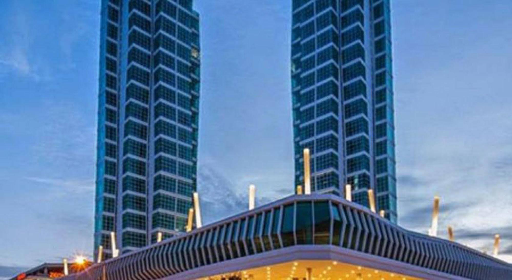 Maritime Luxury Suites George Town Eksteriør billede